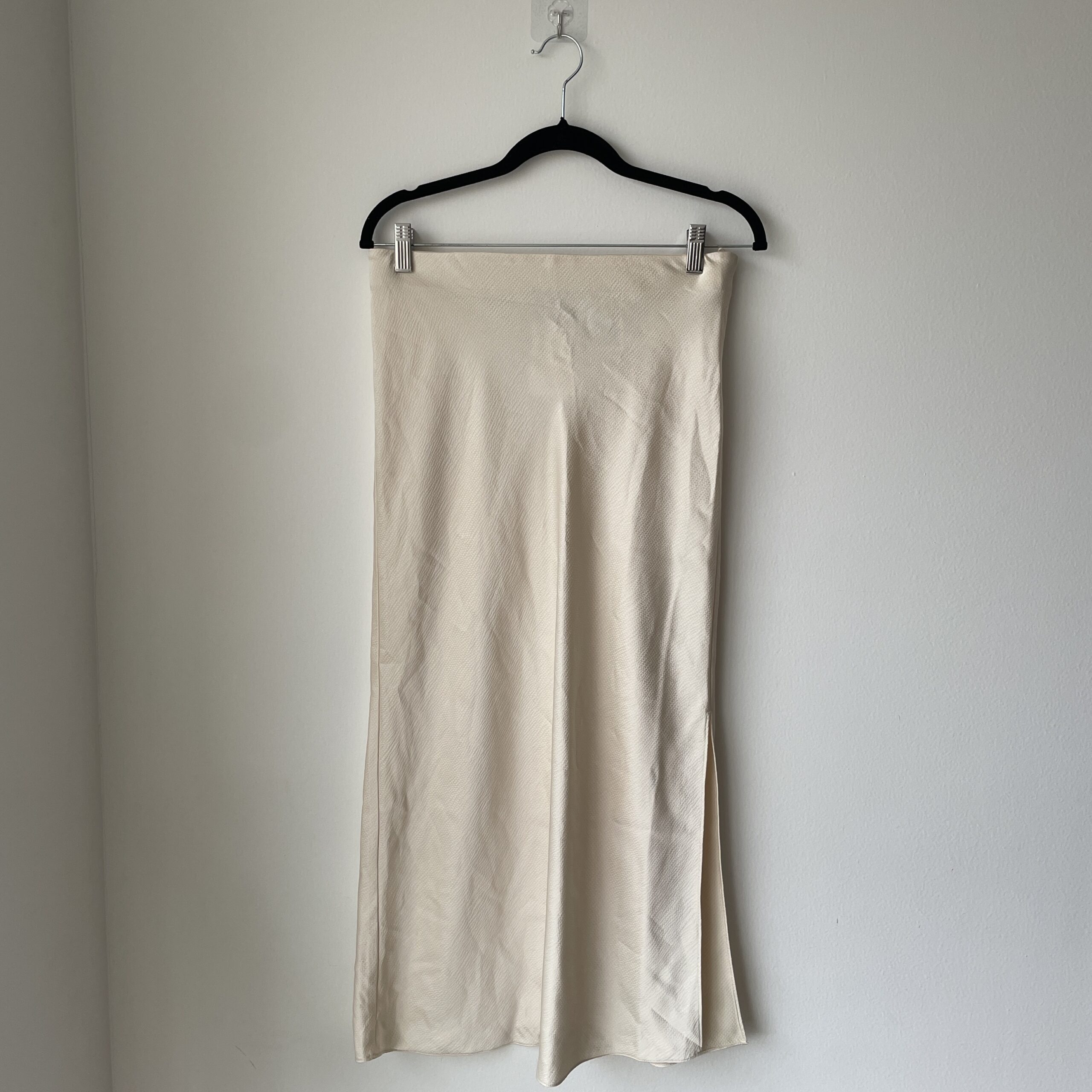 Falda Beige Satinada
