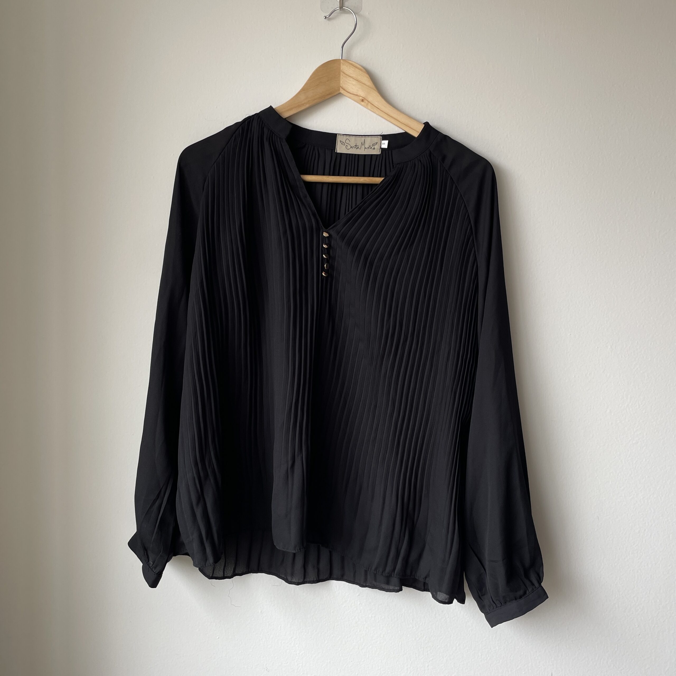 Blusa plisada negra
